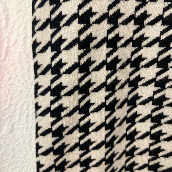 Houndstooth Sweater - Picture 3 of 4